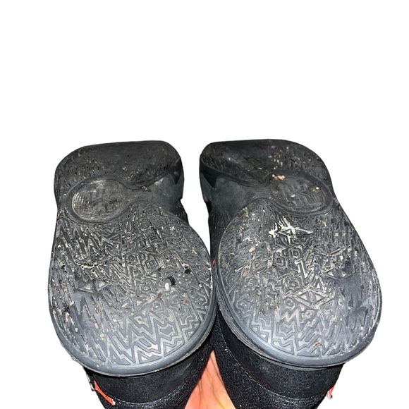 Black and Red Kylie Irving size good condition slightly worn - Picture 5 of 5